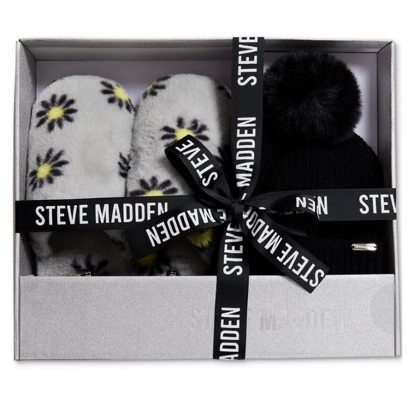Steve Madden Accessories - NWT 2 piece gift set Steve Madden Women’s beanie hat and slippers size M 7/8